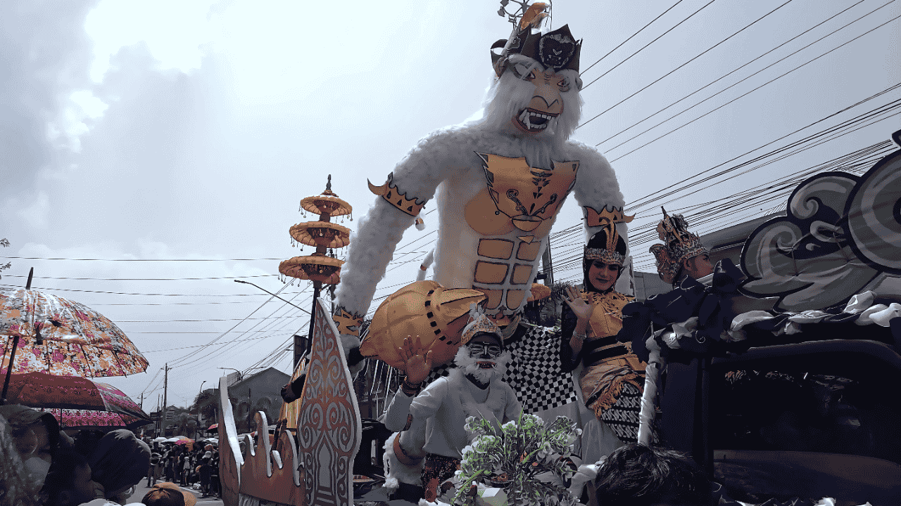 Meriah dan Penuh Warna, Karnaval Mobil Hias Pembangunan Cilacap 2025 Sukses Digelar