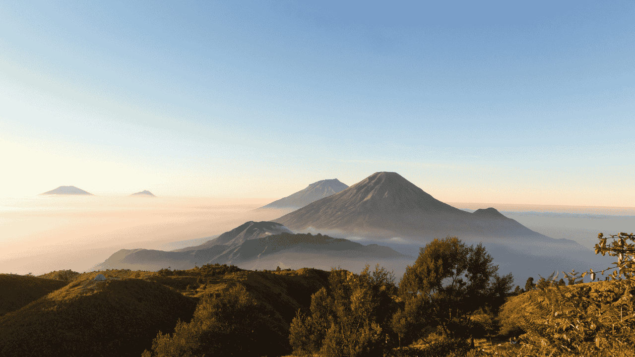 Gunung Prau Surga Sunrise untuk Pendaki Pemula di Dataran Tinggi Dieng