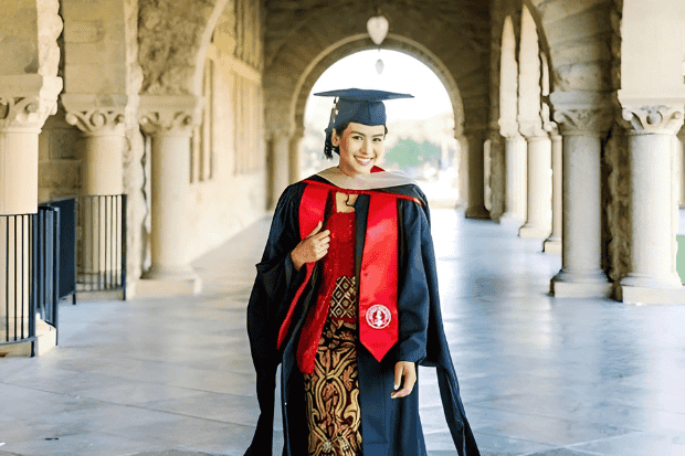 Maudy Ayunda Kuliah diMana?
