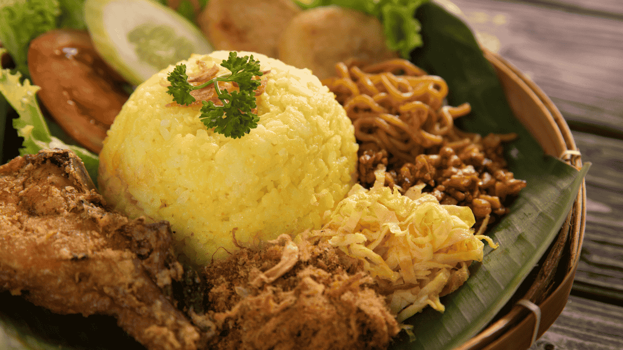 Kuliner dan Keistimewaan Nasi Kuning Nusantara